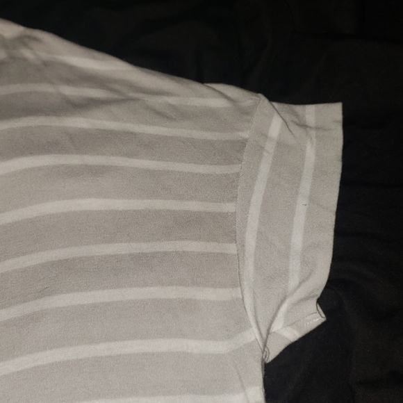 GAP -  Gray/white striped shirt - Picture 4 of 6